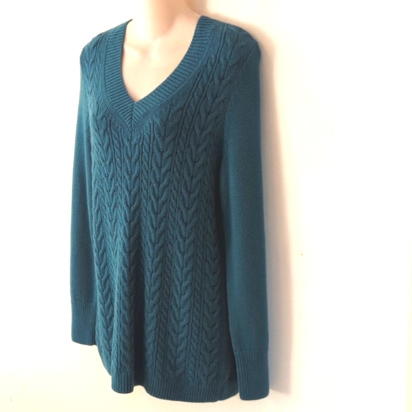 Talbot V-Neck Cable Knit Sweater - Picture 5 of 16